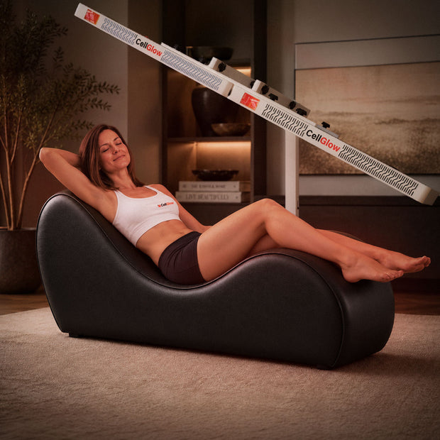 Panneau Cell Glow sur le support électrique près d’une personne assise