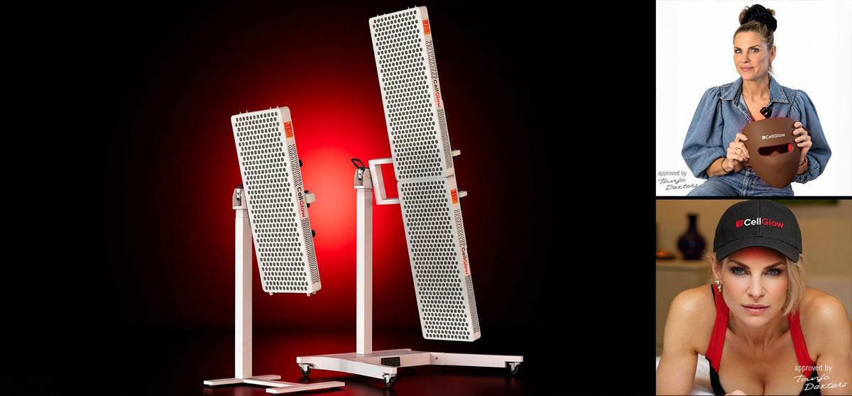 Twee witte Cell Glow roodlichtpanelen op standaards, een vrouw met RLT-masker en een vrouw met RLT-pet